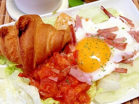 じゅ～しぃ！ホットトマト目玉焼きモーニングプレート